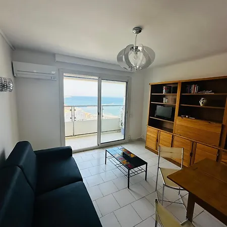 Apartment La *